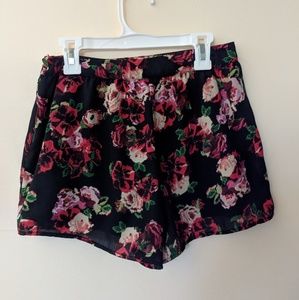 Mid waist shorts